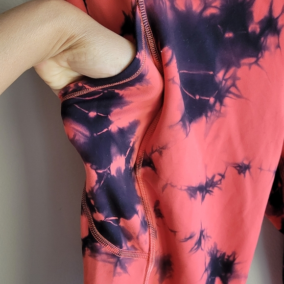 Lululemon Train High Rise Tight Wash Tie Dye Carnation Red Black Size 8 - Picture 5 of 10